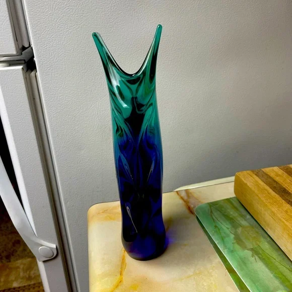 Vintage ZBS Czech Glass “Miroslav Klinger” Sommerso.- 11” high Vase - Picture 2 of 2